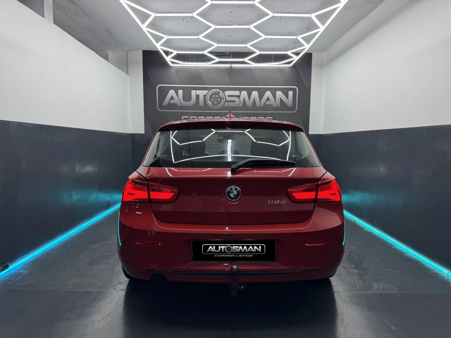 BMW Serie 1 118d 2017 Diésel Rojo - Detalle